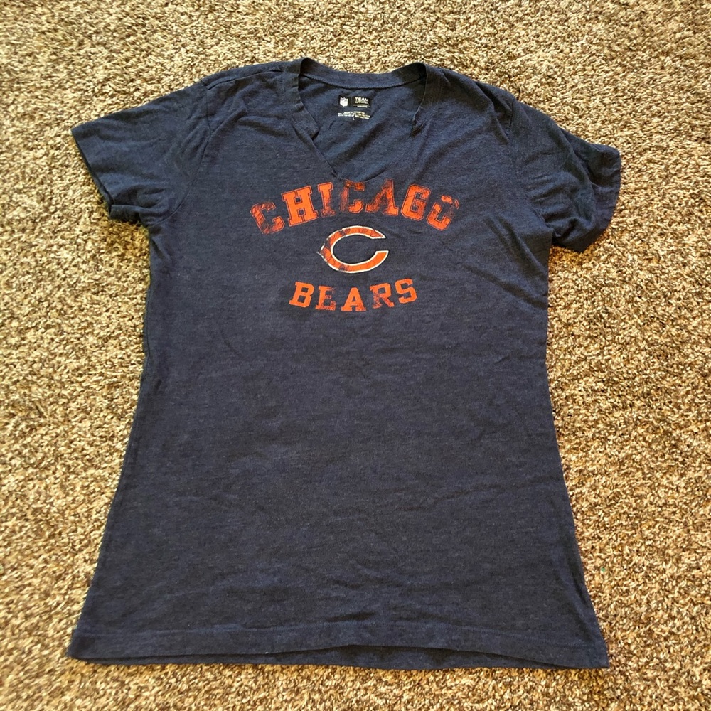 Chicago Bears V-Neck Tee Size Large